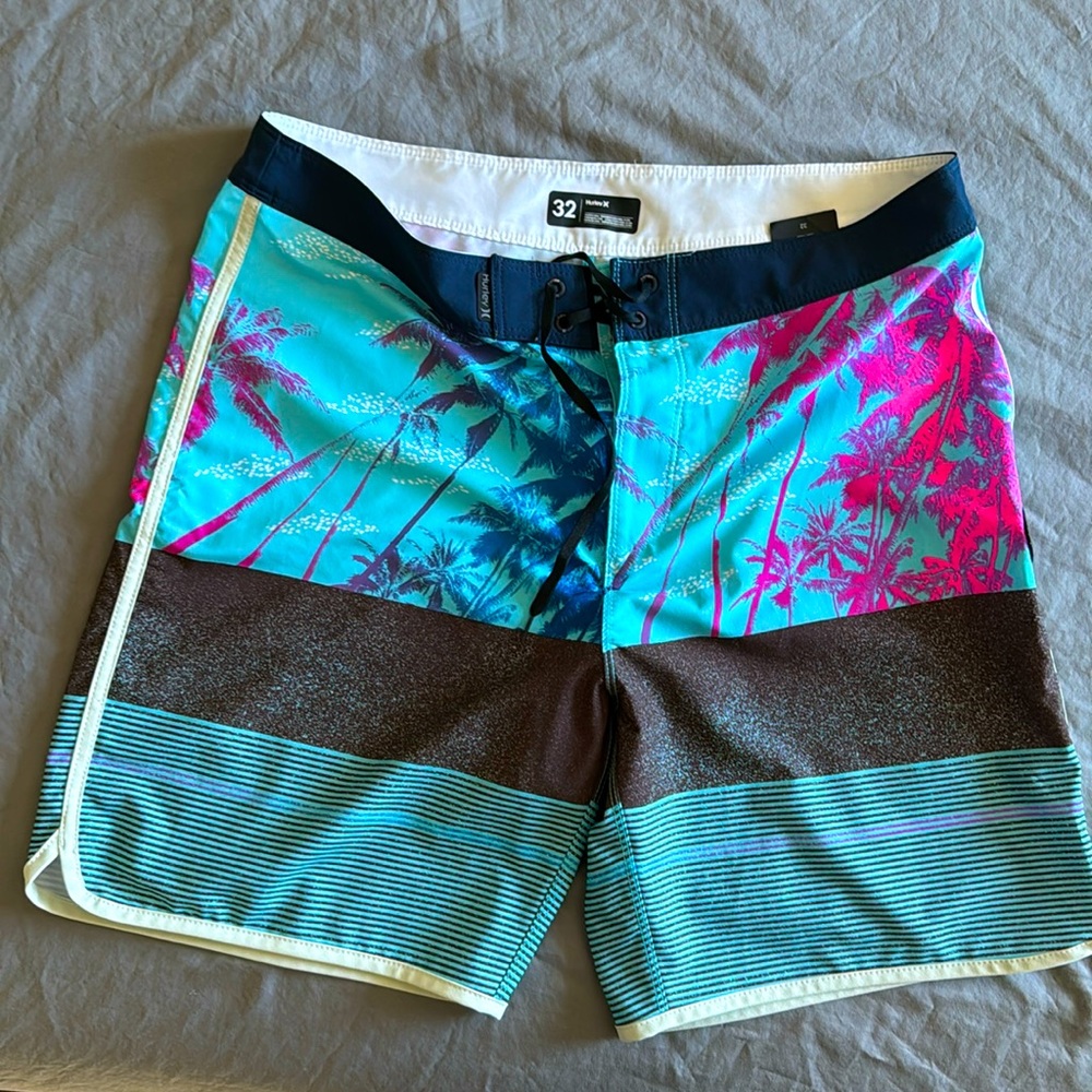 Hurley size 32 tropical board shorts